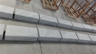 Protizdrsne ploščice za stopnice