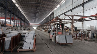 Dovoz iz sivega granita