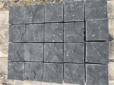 Trpežni tlakovci iz naravnega kamna 10X10 cm