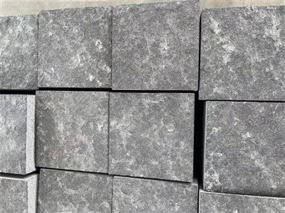 Bazaltne kamnite kocke