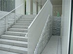 Masivne kamnite stopnice za vrtne poti